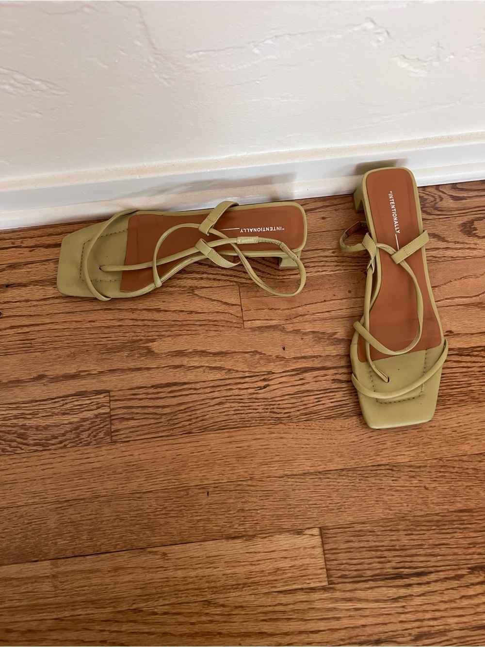 INTENTIONALLY BLANK : Green Strappy Square-Toe Sandals Size 41
